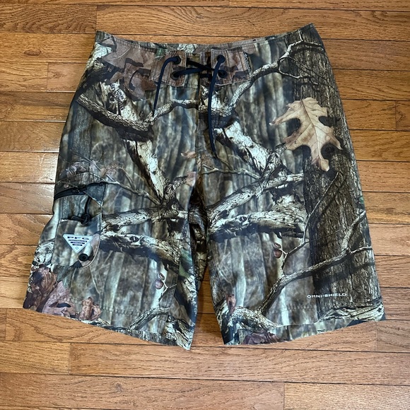 Columbia Other - Columbia camo board shorts size 32